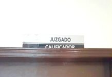 Policías detienen a sujeto por molestar a las personas