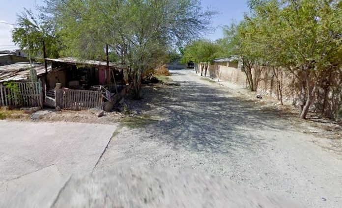 Rateros aprovechan que su v_ctima dorm_a para robarle su camioneta