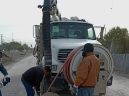 Sondeó COMAPA drenaje sanitario en la Zona Centro y colonia Ferrocarril
