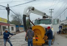 Desazolva COMAPA líneas generales en la colonia Aquiles Serdán