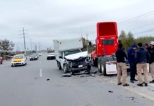 Accidente deja lesionados no de gravedad, daños y caos