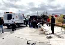 Aparatoso accidente vial deja personas lesionadas y daños