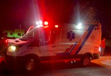 Auxilian a persona lesionada al parecer con arma blanca