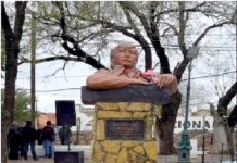 Con música y ofrenda floral celebran 27 aniversario luctuoso de Cornelio Reyna