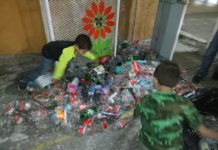Roban estructuras conteniendo PET y tapas