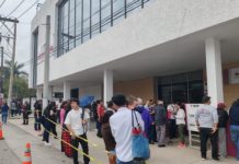 Gran afluencia de ciudadanos en módulos del INE para actualizar su credencial de elector