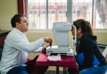 Alcalde Carlos Peña Ortiz cuida la salud visual de las familias