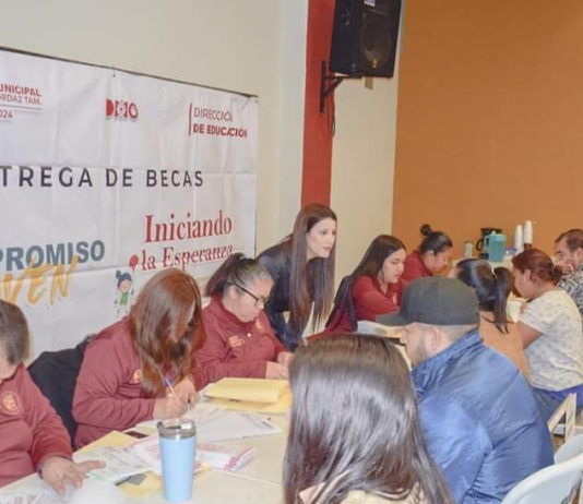 Aplican entrega de las becas “Iniciando la Esperanza” y “Compromiso