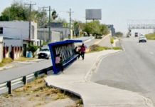 Rateros amagan a su víctima con pistola para asaltarla