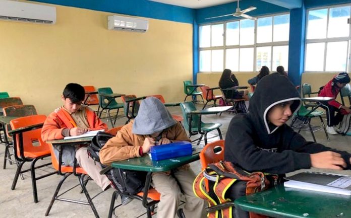 Registran ausentismo en escuelas por onda gélida (2)