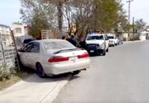 Unidad se impacta contra estructura de acero y deja solo daños materiales