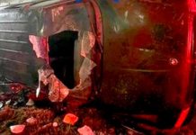Vuelca camioneta en concurrida avenida de la colonia Ventura