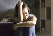 Padecen ansiedad y depresión mujeres más que los hombres