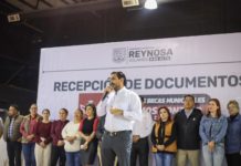 Recibió Alcalde Carlos Peña Ortiz documentos de candidatos a Becas Municipales Contamos Contigo 2024