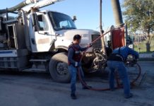 Realizó COMAPA limpieza de drenaje sanitario en colonia Campestre Itavu