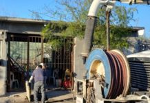 Da COMAPA respuesta a reporte de fuga de agua residual en la colonia Arcoíris