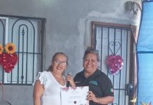 Maestras de biblioteca toman curso de manualidades