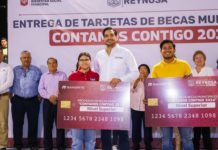 Recibieron universitarios Tarjetas de Becas entregadas por Carlos Peña Ortiz