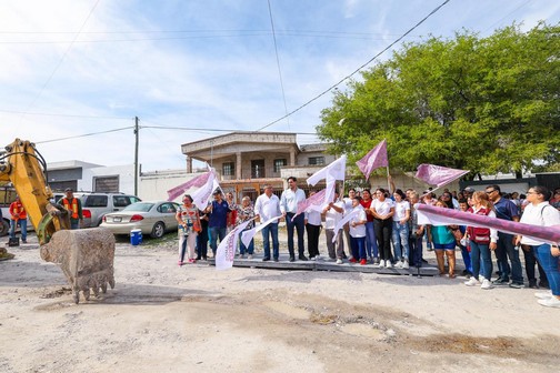 Dio Alcalde Carlos Peña Ortiz banderazo a pavimentación hidráulica por más de 5.9 MDP
