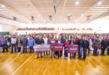 Continúa Alcalde Carlos Peña Ortiz con entrega de tarjetas de Becas para Secundaria