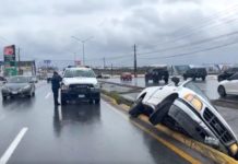 Accidente vehicular deja daños sobre boulevard Hidalgo
