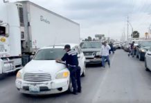 Chocan unidades en carretera a Monterrey y deja solo daños materiales