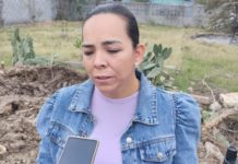 Ciudadanos son beneficiados con la entrega de tarjetas de becas municipales