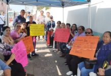 Trabajadores sindicalizados del Canseco realizan plantón y toman recursos humanos