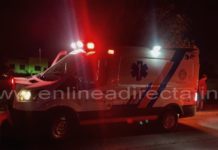 Unidad médica auxilian a persona atropellada en oscura carretera