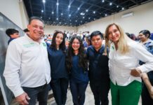 Universitarios entusiastas expresan su apoyo a Maki y Eugenio