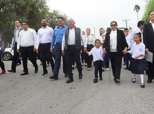 Padres y maestros, ejemplo de inclusión y solidaridad