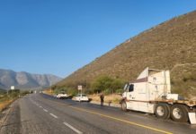Chocan tráilers en careretera a Jaumave y dejan daños materiales