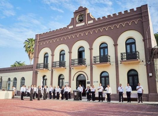 Realizan ceremonia en la explanada de la plaza principal Miguel Hidalgo