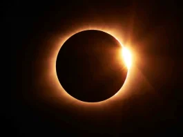 Astronauta da consejos para observar el eclipse solar del próximo 8 de abril
