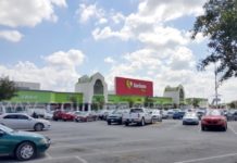 Arrestan a dos personas en centro comercial por alterar el orden