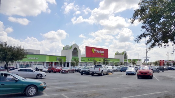 Arrestan a dos personas en centro comercial por alterar el orden2