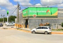 Bomberos acuden a conato de incendio en Bodega Aurrera