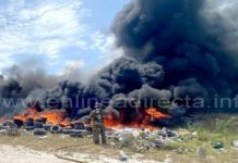 Bomberos sofocan incendio en predio abandonado con llantas en la Almaguer