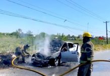 Bomberos sofocan incendio en unidad en libramiento a Monterrey