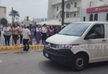 Despiden cortejo fúnebre con aplausos a titular de Oficina Fiscal del Estado