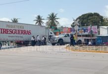 Trailer se atora en vías del tren