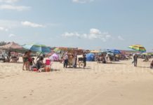 600 permisos para vendedores en playa entregó ayuntamiento de Madero