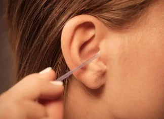 ¿Por qué sientes placer al limpiarte los oídos?