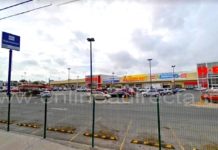 Rateros vuelven a ocasionar daños en unidad para robar en estacionamiento