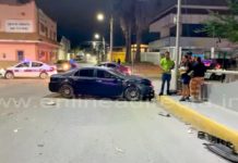 Se impactan vehículos y dejan cuantiosos daños en puente vehicular San Luis