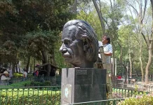 La fórmula de Albert Einstein ‘escondida’ en el Parque México: E=mc²