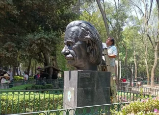 La fórmula de Albert Einstein ‘escondida’ en el Parque México: E=mc²