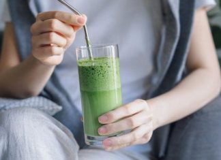 ¿Realmente te hacen más sano los “súperverdes”, los suplementos verdes en polvo?