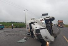 Vuelca trailer en carretera a San Fernando