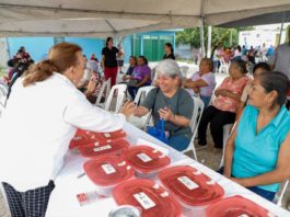 Familias reciben en sus colonias todos los servicios en materia de salud